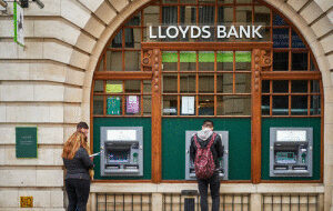 Британский Lloyds Bank запретил своим клиентам покупать криптовалюту с помощью кредитных карт