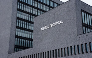 Европол арестовал 11 человек за отмывание нарко-денег через криптовалюты