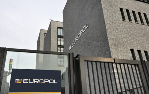 Криптовалюты используются для отмывания 3-4% грязных денег — Европол