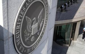 Председатель SEC: Торговля токенами ICO сопряжена с рыночными манипуляциями
