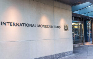 МВФ: Центральные банки должны конкурировать с крипто-активами