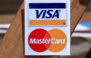 Покупать криптовалюту с помощью карт VISA и Mastercard стало в 2 раза дороже