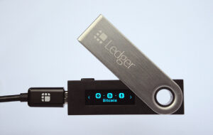 Подросток обнаружил критическую уязвимость в аппаратном крипто-кошельке Ledger Nano S