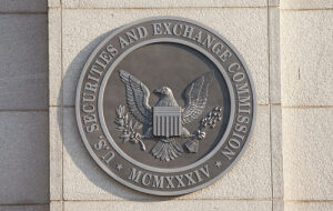 Председатель SEC назвал свою версию причины роста цены биткоина