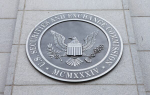Глава SEC: Мы работаем над биткоин-ETF, но «взять и просто щёлкнуть выключателем» не можем