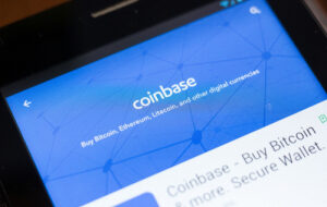 Инсайдеры Coinbase продали акции на $4,5 млрд после листинга биржи