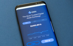 OKEx проведёт делистинг 16 проектов и добавит депозиты с банковских карт через Simplex