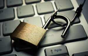 Хакер украл данные 1 000 криптотрейдеров из сервиса по подготовке налоговой отчетности