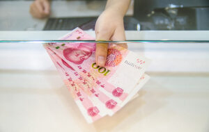 USDT и биткоин снижаются на китайских рынках из-за выхода местных инвесторов в фиат