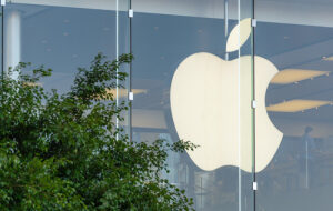 Держатель биткоина винит Apple в потере $600 000 из-за фейкового приложения Trezor