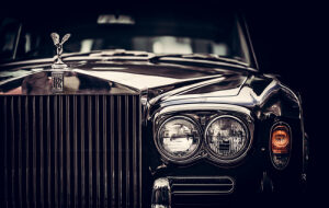 Американский дилер Rolls-Royce, Bugatti и Bentley начал принимать биткоин и Bitcoin Cash