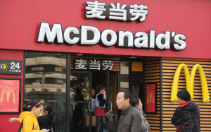 Китай потребовал от McDonald’s начать принимать цифровой юань до старта Олимпийских игр