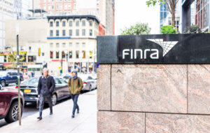 FINRA впервые подала жалобу в суд против крипто-брокера по делу о мошенничестве