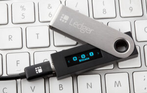 Производитель аппаратных кошельков Ledger сообщил об утечке данных пользователей