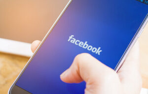 Пользователи Facebook сообщили о блокировке связанной с биткоином информации