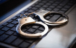 Во Франции арестовали 29 человек, финансировавших террористов при помощи купонов на криптовалюту