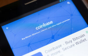 Приложение Coinbase вышло в топ-100 App Store на фоне подъема биткоина к $19 400